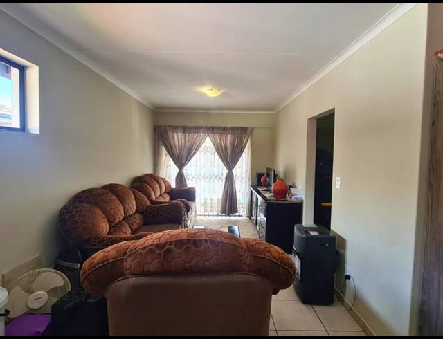 2 BEDROOM SIMPLEX FOR SALE IN BRENTWOOD PARK